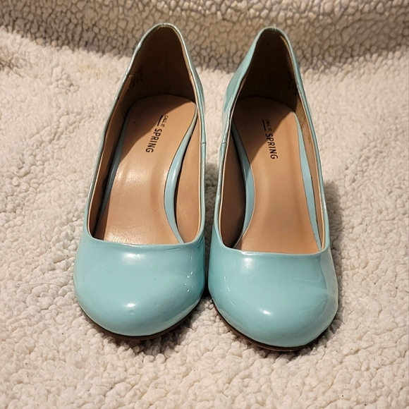 Heels - Picture 3 of 3